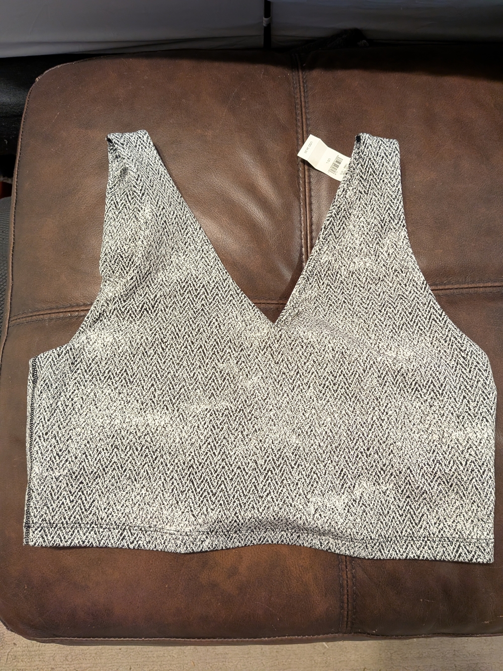 Offline, an Aerie Brand, Seamless V-Neck Sports Bra - Black & White Sz L